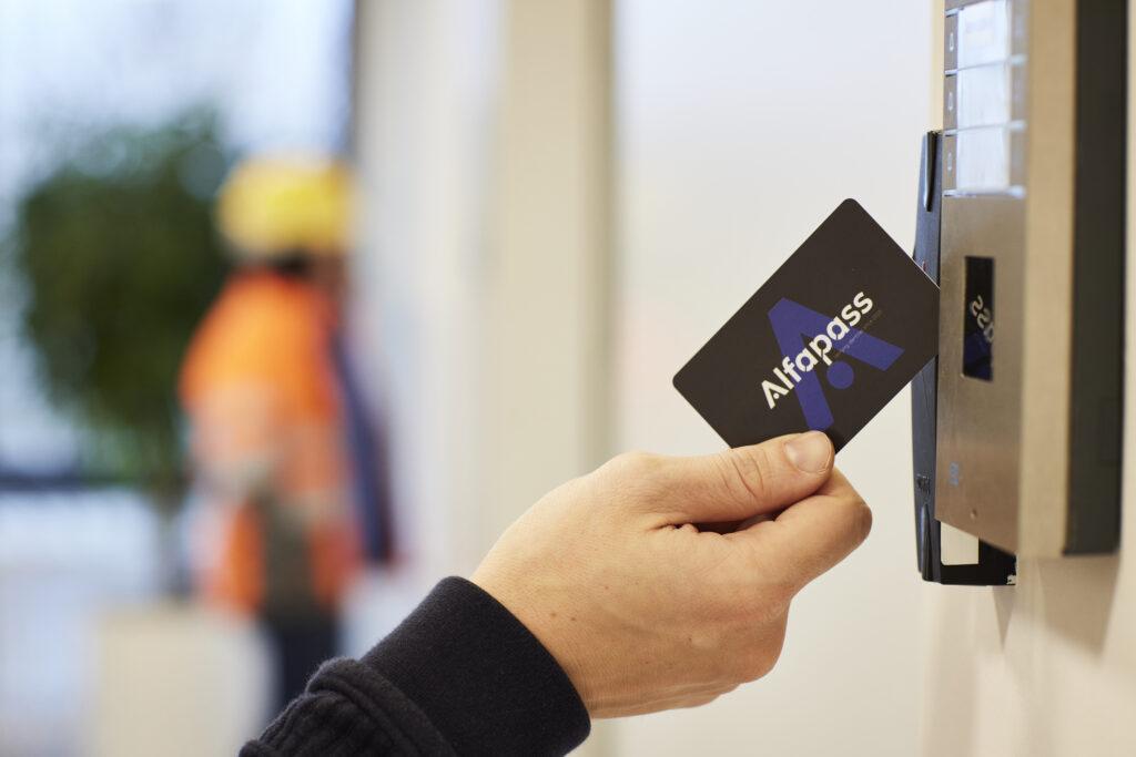 De fysieke Alfapass Smartcard is en blijft veilig.